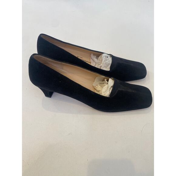 Salvatore Ferragamo Boutique Black Velour Square Toe Heels Sz 7 AA Narrow - Picture 6 of 8